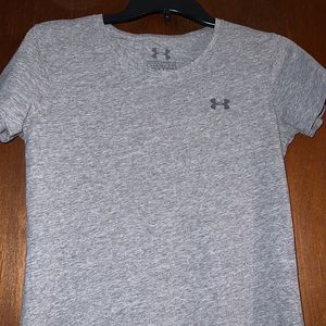 UNDER ARMOUR Charged Cotton Semi-Fitted Heatgear top.